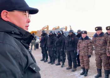 Хятад иргэд шүүх, хуулийнханд хахууль өгч Салхитын мөнгөний ордыг 100% эзэмшихээр санаархаж байжээ