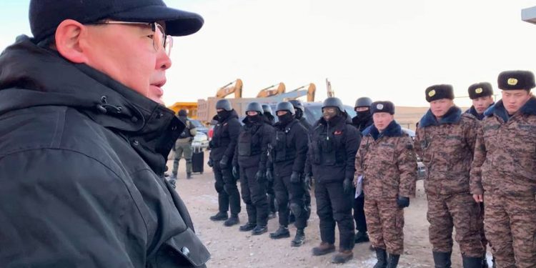 Хятад иргэд шүүх, хуулийнханд хахууль өгч Салхитын мөнгөний ордыг 100% эзэмшихээр санаархаж байжээ