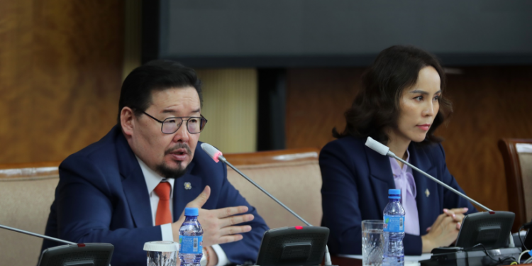 П.Сайнзориг: Шүгэл үлээгчийг 100 мянгаас 1.5 тэрбум төгрөгөөр урамшуулахаар төсөлд тусгасан