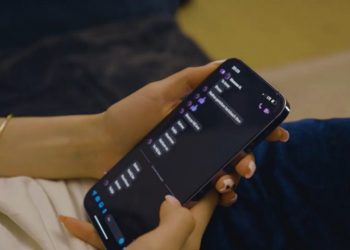 Фэйсбүүкээр чат бичдэг танихгүй залуу гэнэт гудамжинд таарч өөрт нь хайртай гэж чангааж, айлгажээ