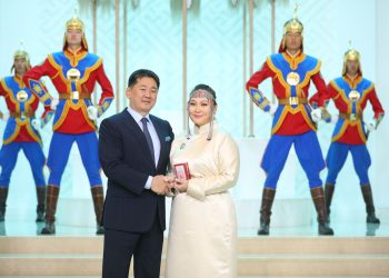 10,785 ээж Алдарт эхийн одон хүртэж байгаагийн олонх нь 36 орчим насныхан байна