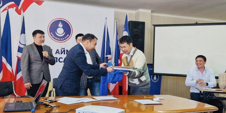 ОРХОН АЙМГИЙН АРДЧИЛСАН ЗАЛУУЧУУДЫН ХОЛБООНЫ ТЭРГҮҮНЭЭP “OUTLAW’’ ХАМТЛАГИЙН АХЛАГЧ Э.АРИУН-ЭРДЭНЭ СОНГОГДЛОО