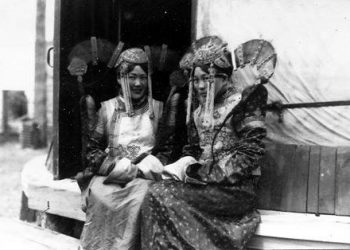 “БӨМБӨГӨР НОГООН”-Ы ГОЁМСОГ ХҮҮХНҮҮД