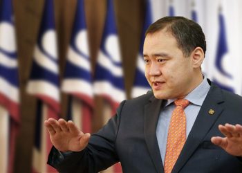 Лу.Гантөмөрийн Солонгос дахь уулзалт З.Энхболдын уурыг хүргэв үү?!