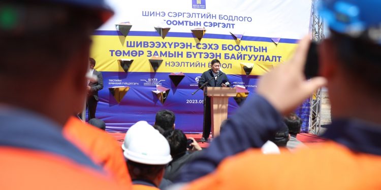 Ерөнхий сайд Л.Оюун-Эрдэнэ: Шивээхүрэн-Сэхэ боомтыг холбох нь баруун босоо тэнхлэгийн төмөр замын эхлэл болж байна