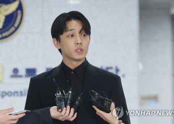 Жүжигчин Юү А Инийг 21 цагийн турш байцаажээ