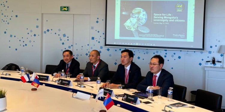 Францтай хамтарч сансрын холбооны үндэсний хиймэл дагуул хөөргөнө