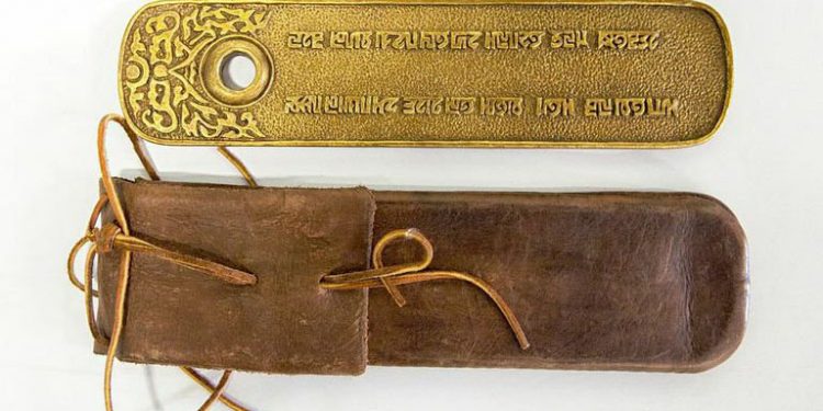 Мацүкав Такаши: Чингис хааны алтан гэрэгэ гурав олдсон