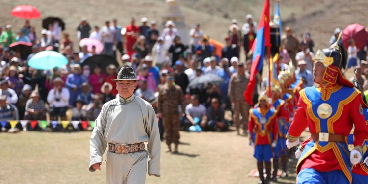 Говь гурван сайхан уулын Их тахилгат хайрхны тэнгэрийг тайх ёслол болов