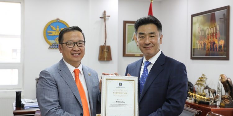 БНСУ-ЫН ЖҮЖИГЧИН РЮ СЫН РЁН-Г МОНГОЛ УЛСЫН АЯЛАЛ ЖУУЛЧЛАЛЫН ЭЛЧЭЭР ТОМИЛОВ