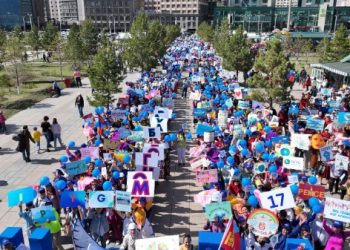 10,000 хүн “Монгол бахархал” энх тайвны алхалтад нэгдэж, Үндэсний цэцэрлэгт хүрээлэнг дүүргэлээ