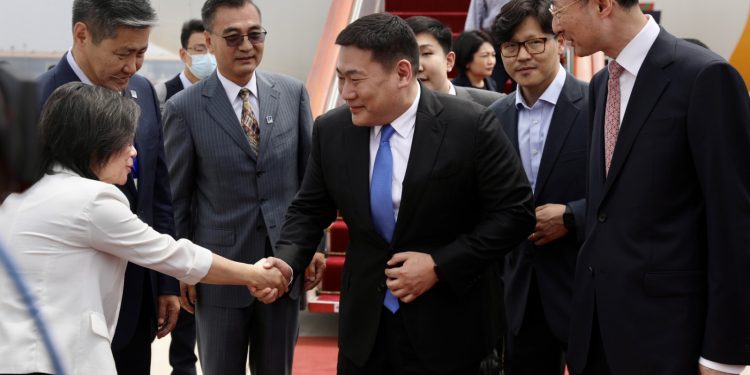 Ерөнхий сайд Л.Оюун-Эрдэнэ БНХАУ-ын Төрийн зөвлөлийн Ерөнхий сайд Ли Чянтай албан ёсны хэлэлцээ хийнэ