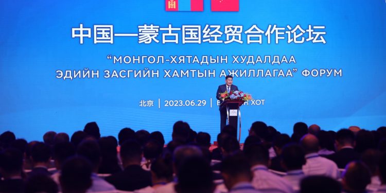 Ерөнхий сайд Л.Оюун-Эрдэнэ харилцан ашигтай, урт хугацаанд тогтвортой түншлэн ажиллана гэдгээ хөрөнгө оруулагчдад илэрхийллээ