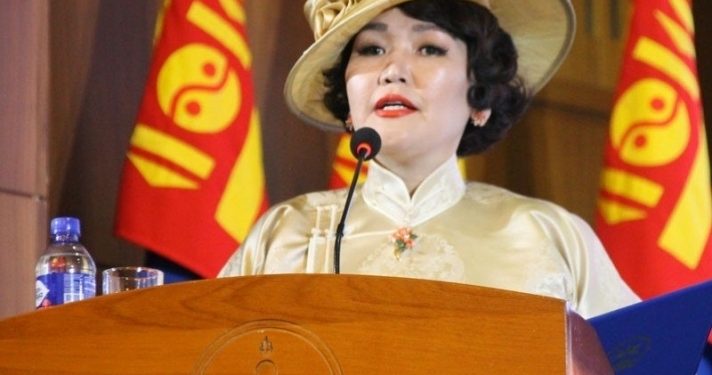 Зүлгэн дээр гэрээ бариад зүгээр нэг амьдрахгүй дээ, Хулаан!