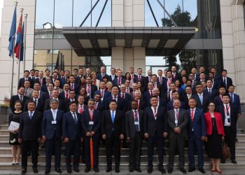 Ерөнхий сайд Л.Оюун-Эрдэнэд хөрөнгө оруулагчид бодлогын алдаа гаргахгүй байхыг зөвлөлөө