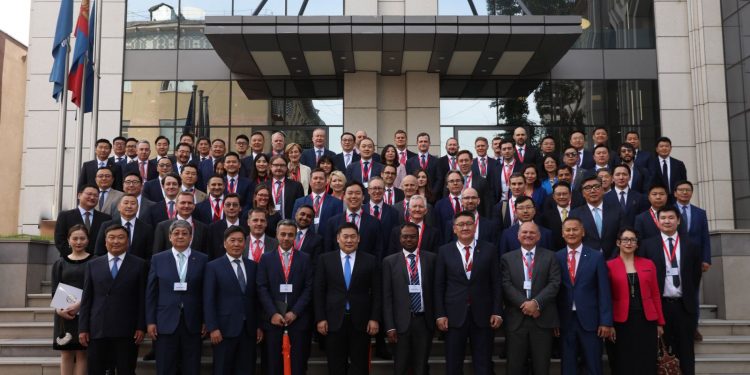 Ерөнхий сайд Л.Оюун-Эрдэнэд хөрөнгө оруулагчид бодлогын алдаа гаргахгүй байхыг зөвлөлөө