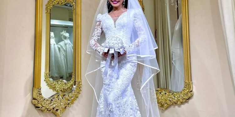 П.Шүүдэрцэцэг: Нөхөртөө анхны харцаар дурласан, сүй тавьсан, гэрлэнэ