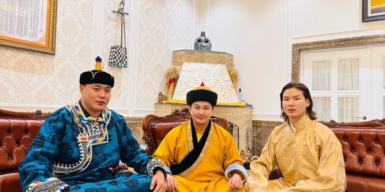 Ертөнцийн гурав биш юм аа гэхэд Монголын гурван сайхан залуу