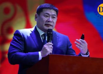 Л.Оюун-Эрдэнийн занаад байгаа ч зангаад нэрлэж зүрхлэхгүй байгаа тэр хүн хэн бэ?