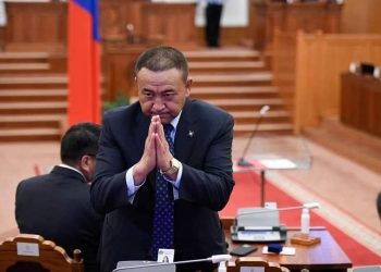 УИХ, Засгийн газрын гишүүн Б.Чойжилсүрэн уурандаа 700 жорлон “эвджээ”