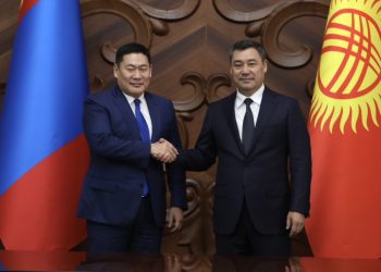 Л.ОЮУН-ЭРДЭНЭ КИРГИЗ УЛСЫН ЕРӨНХИЙЛӨГЧ С.ЖАПАРОВТ БАРААЛХАВ