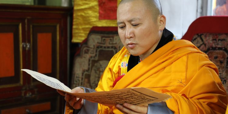 Жаал Аранжал хэмээх эрдэмтэн гавж лам түүнд Жавзандорж хэмээх алдрыг хайрласан