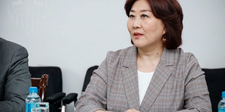 Барилгын салбарыг хувалз шиг шимэгчилж буй Л.Хулан захирлын эрх ямба хэрээс хэтэрлээ