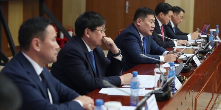 Засгийн газар бүрэн бүрэлдэхүүнээрээ хувийн хэвшлийн төлөөлөлтэй зөвлөлдөх уулзалт хийж, санал солилцлоо