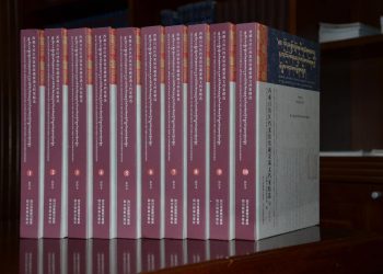 МОНГОЛЫН 585 ЖИЛИЙН ТҮҮХИЙГ ЗУРАГЛАСАН 10 БОТЬ НОМЫГ ХҮЛЭЭЖ АВЛАА 