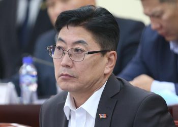 НИТХ-ын төлөөлөгч асан Г.Төмөрбаатарыг Ч.Сайханбилэгт 2,8 сая доллар өгсөн хэргээр АТГ-аас саатуулжээ