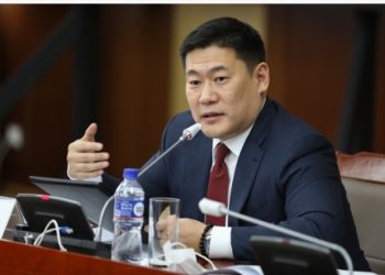 Бэрх тосгоны хүү алсыг харжээ