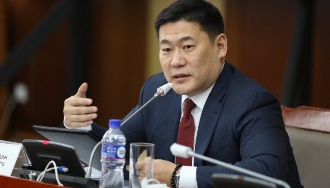 Бэрх тосгоны хүү алсыг харжээ