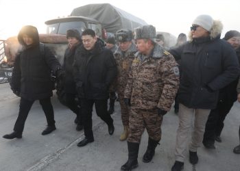 Хаваржилт хүндэрсэн аймаг, сумд руу өвс, тэжээл ачсан тусламжийн цуваа хөдөллөө