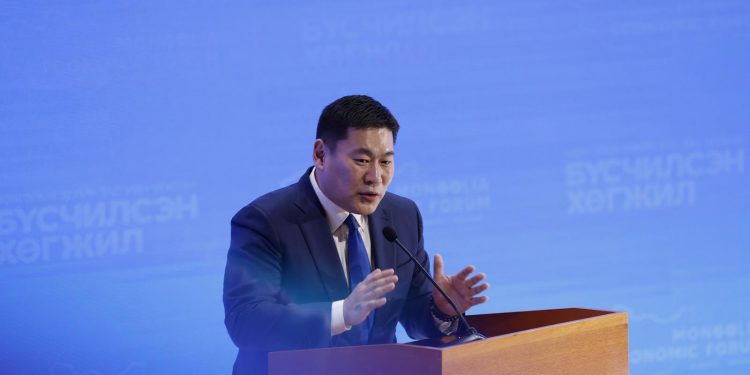 Л.Оюун-Эрдэнэ: Энэ форумын гол зорилго бол жалга довны сэтгэлгээний хана хэрмийг нурааж, бүсчилсэн хөгжлийн реформын шинэ сэтгэлгээг эхлүүлэх юм