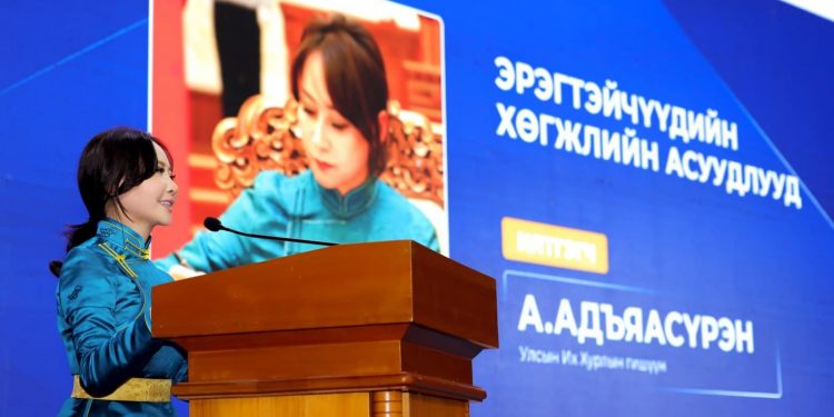 А.Адъяасүрэн анхаарлын төвд