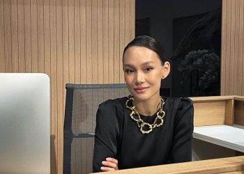 Тэнгисийн эрэг дээрхи 24/7 шоуны эргэн тойронд