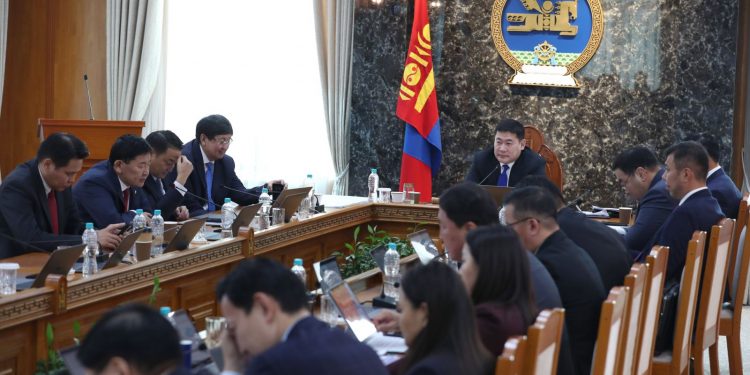 Замын-Үүд-Эрээн боомтын ачаа тээврийг ирэх сарын 1-нээс 24 цагаар ажиллуулна