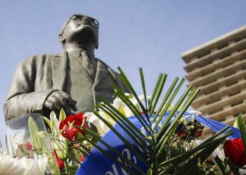 Захиалагчийг зарлах хүн нь Л.Оюун-Эрдэнэ юм биш үү!?