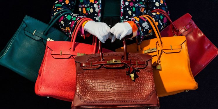 Калифорни мужийн хоёр иргэн Hermes компанийн эсрэг гомдол гаргав