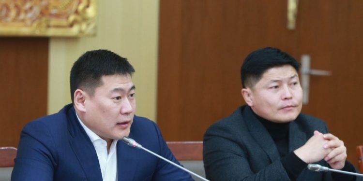 Хожил хэний талд вэ…?