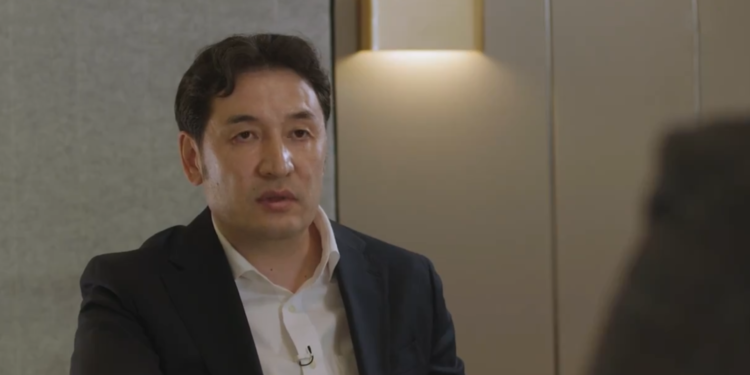 Намайг хоригдож байхад эхнэрийг маань эргэж ирэх бүрд нь машины дугуйг нь хагалдаг байсан