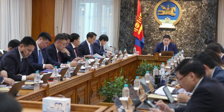 Жагсаалтад тусгаагүй байршилд газар эзэмшүүлэх, ашиглуулах шийдвэр гаргахгүй байхыг Засгийн газрын гишүүд, Засаг дарга нарт үүрэг болголоо