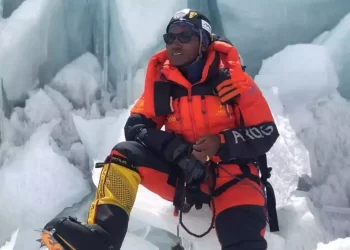 Балба хөтөч Шерпа Эверестэд 29 удаа авирч рекорд тогтоолоо