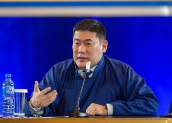 А.Баатархуяг: Л.Оюун-Эрдэнийн “Алсын хараа” буюу нисэж буй луу, гэтэгч бар…