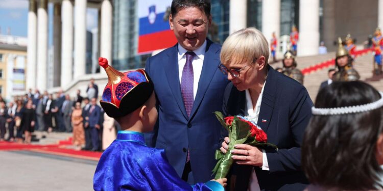 Бүгд Найрамдах Словени Улсын Ерөнхийлөгчийг албан ёсоор угтаж авлаа