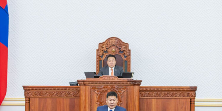 Л.Оюун-Эрдэнэ: Засгийн газрын үйл ажиллагааны хөтөлбөр хөгжлийн тулгамдсан асуудлуудыг хурдтай шийдвэрлэх, олон жил улс төржин гацсан төслүүдийг хэрэгжүүлэхэд чиглэлээ