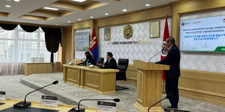 Хан-Уул дүүргийн ИТХ-ын дарга Г.Батсайхны урилгаар БНСУ-ын Ичон хотын хөрс, гадаргын усны мэргэжилтэн, инженерүүд ирлээ