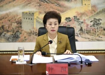 Авлигын хэргээр 13 жилийн ял сонссон эмэгтэй 58 нууц амрагтай байжээ