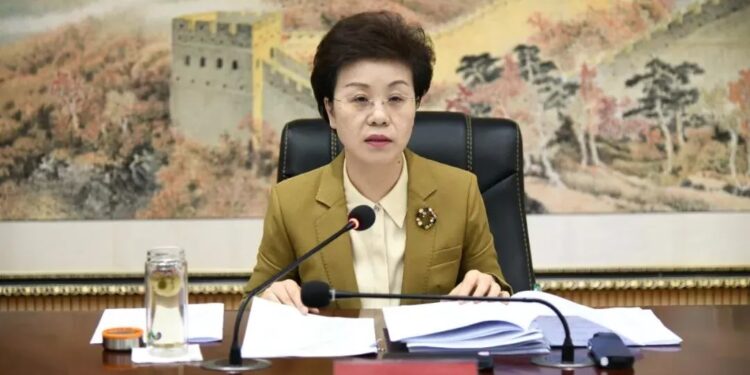 Авлигын хэргээр 13 жилийн ял сонссон эмэгтэй 58 нууц амрагтай байжээ