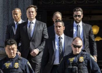 Элон Маск 20 бие хамгаалагчтай болж, хамгаалалтын зардал 2,4 сая ам.доллар хүрчээ